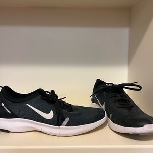 Nike Flex Experience Rn 8 Black/White/Cool Grey Size 8